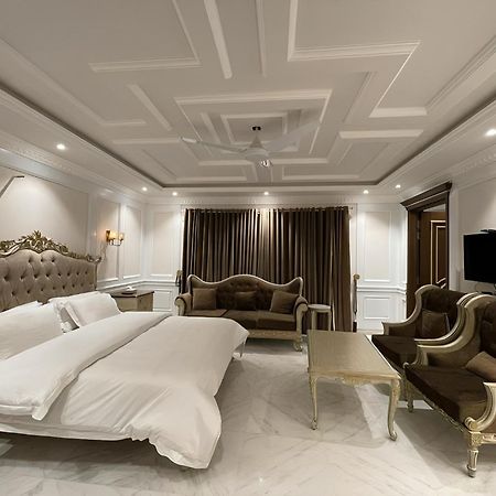 Arish Luxury Suites Скарду Екстериор снимка
