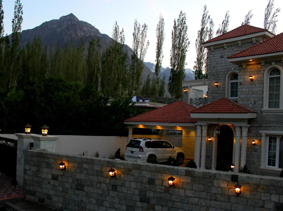 Arish Luxury Suites Скарду Екстериор снимка