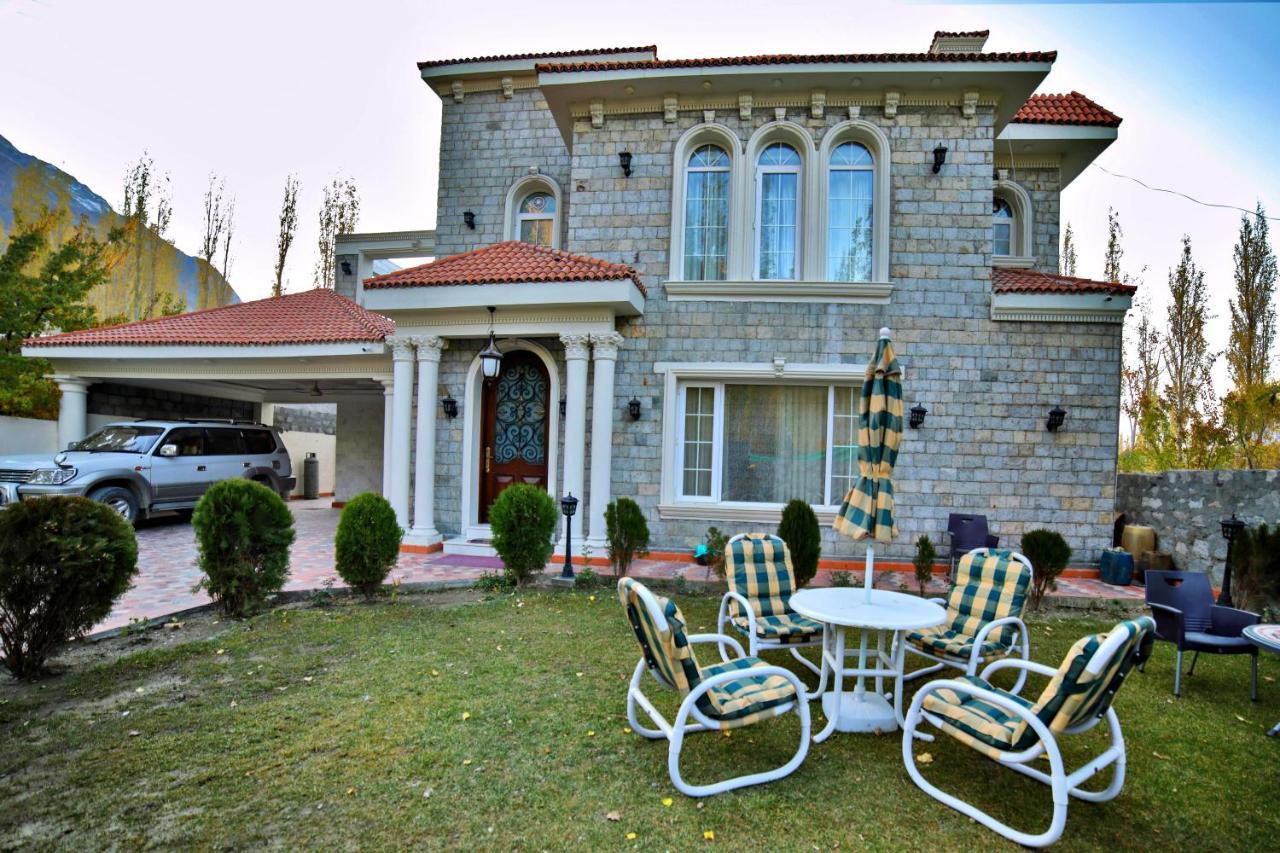 Arish Luxury Suites Скарду Екстериор снимка