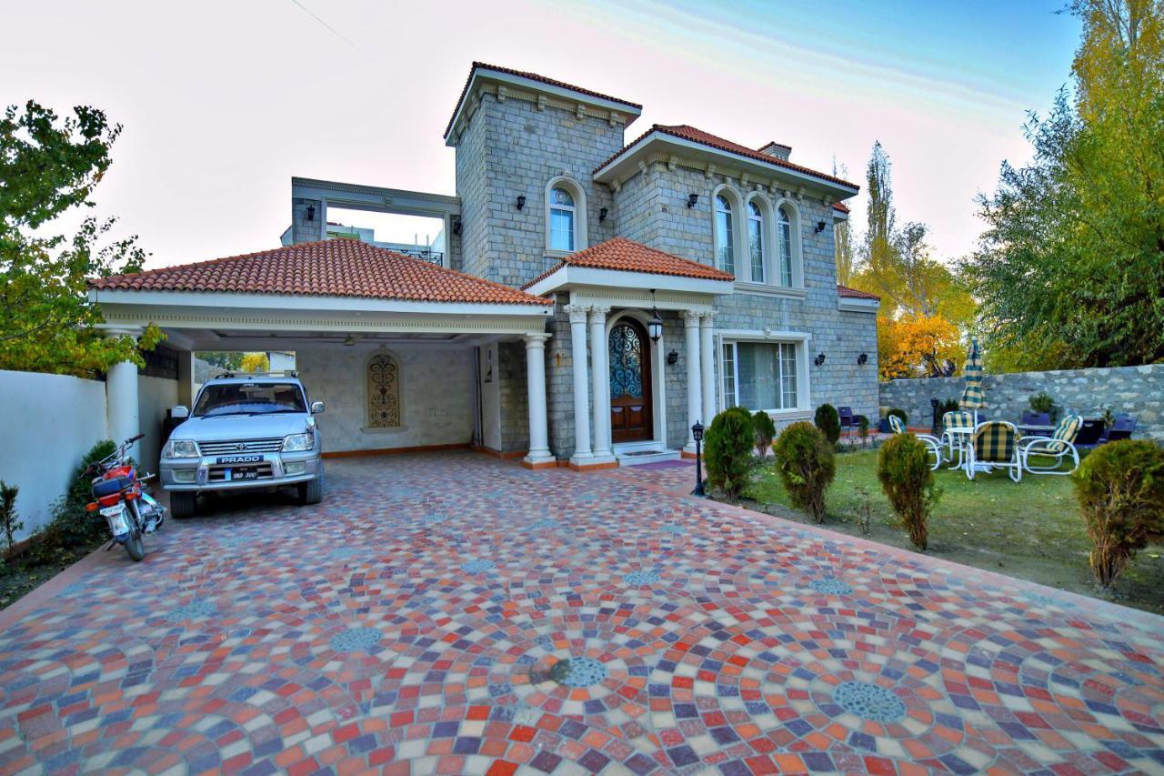 Arish Luxury Suites Скарду Екстериор снимка