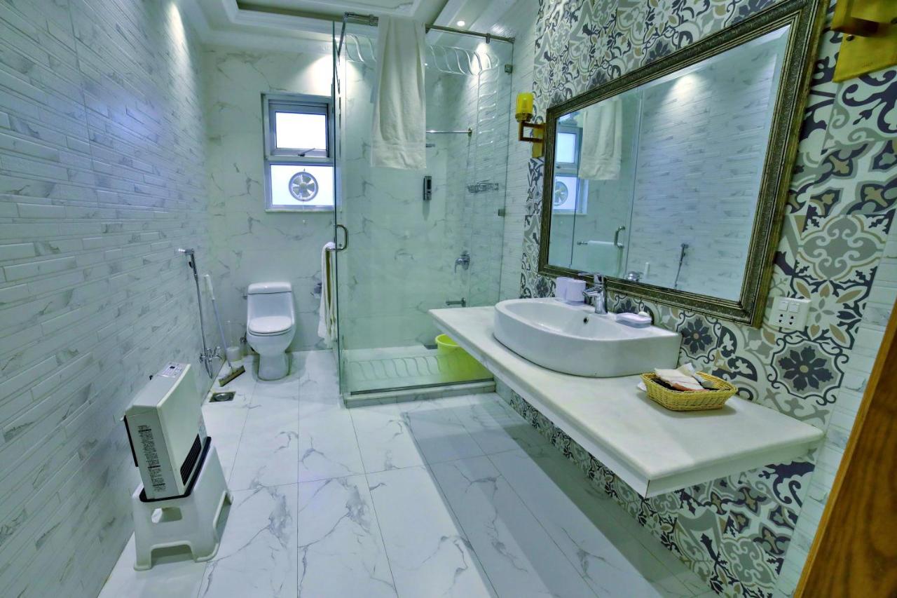 Arish Luxury Suites Скарду Екстериор снимка