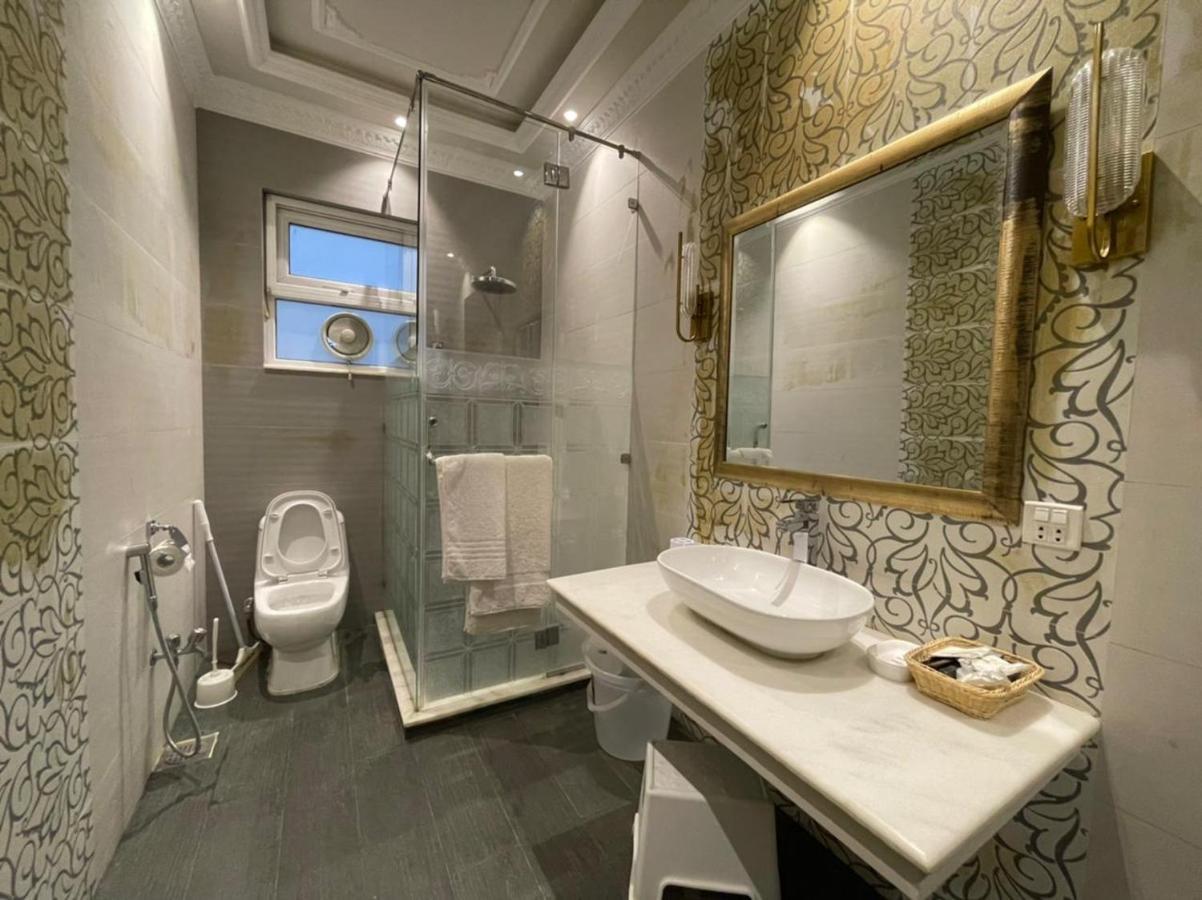 Arish Luxury Suites Скарду Екстериор снимка