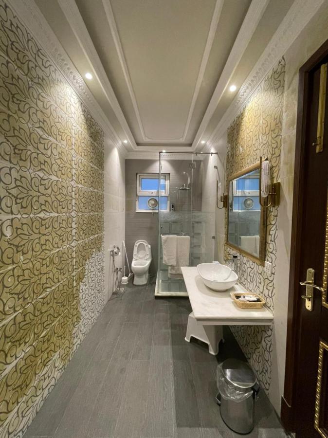 Arish Luxury Suites Скарду Екстериор снимка