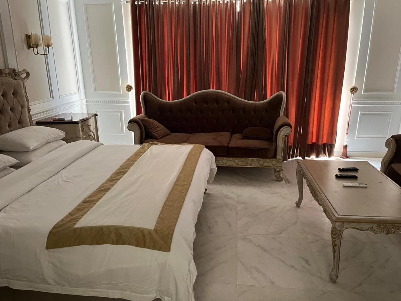 Arish Luxury Suites Скарду Екстериор снимка
