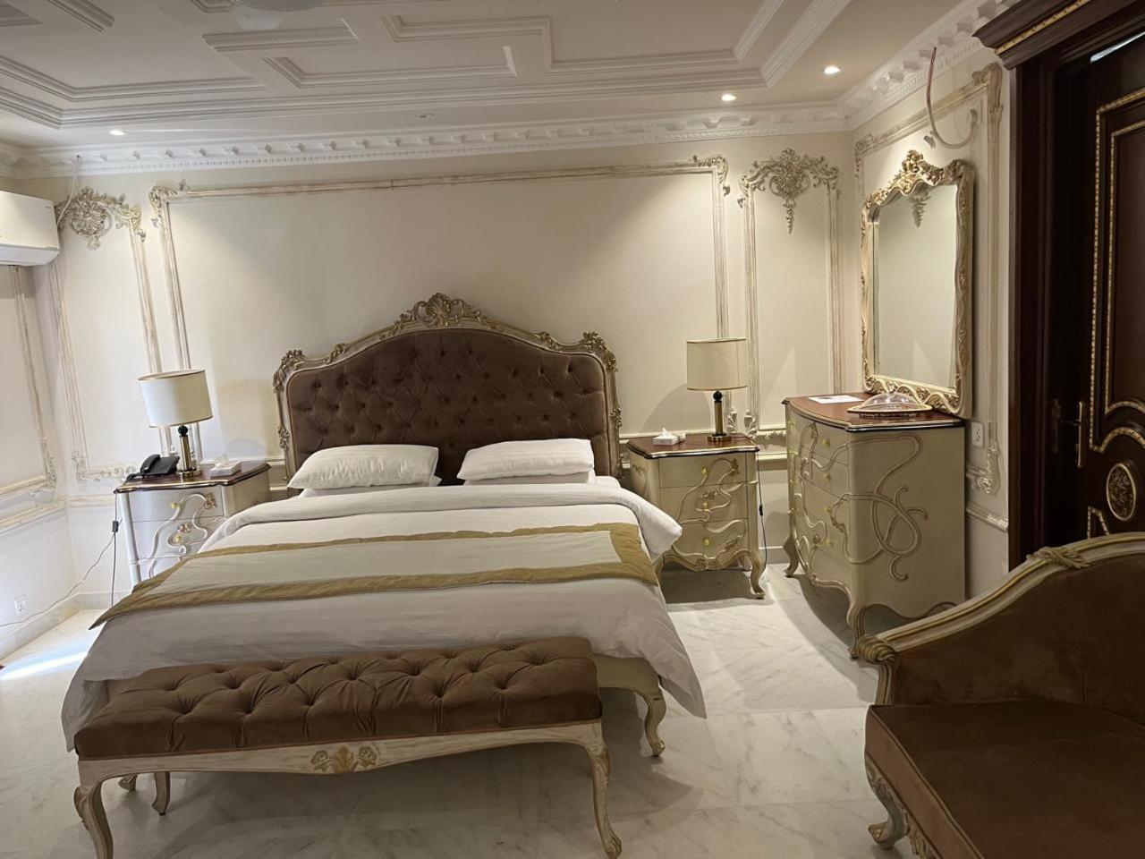 Arish Luxury Suites Скарду Екстериор снимка